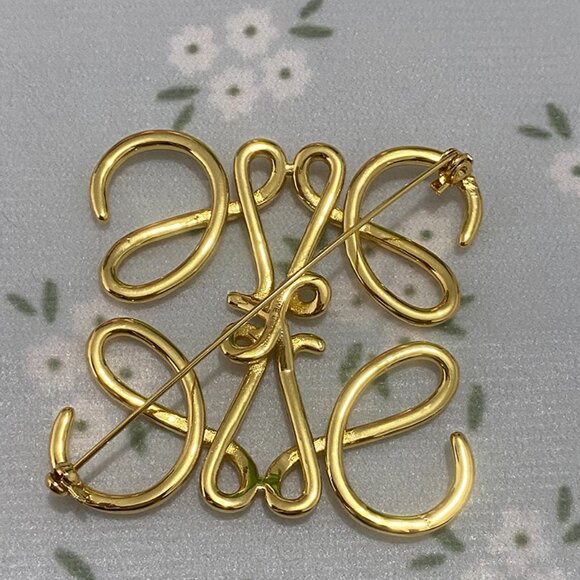 Loewe's Classic Anagram Brooch In Gold-Tone Metal - Picture 3 of 6